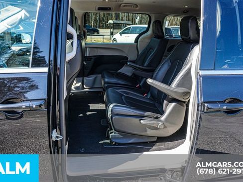 Used 2024 Chrysler Pacifica Limited FWD image 21