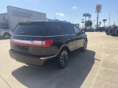 Used 2018 Lincoln Navigator Select w/ Technology Package RWD image 4