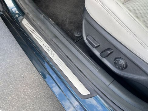 Used 2025 Genesis G70 2.5T image 23