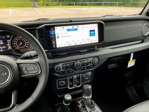 New 2025 Jeep Gladiator Sport image 7