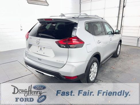 Used 2017 Nissan Rogue SV w/ SV Premium Package image 7