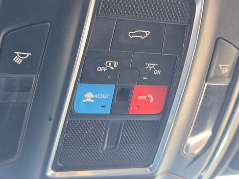 Used 2023 Jeep Grand Cherokee Altitude RWD image 24