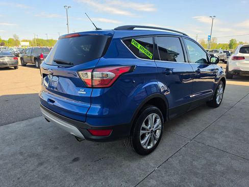 Used 2017 Ford Escape SE w/ Equipment Group 201A FWD image 6