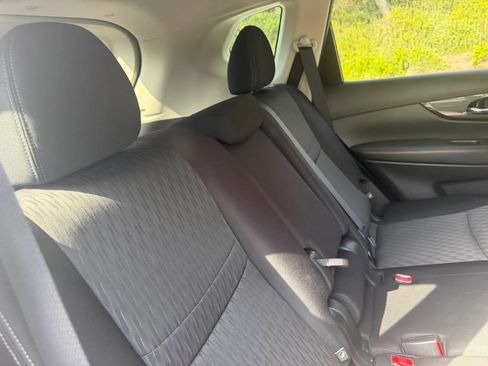 Used 2019 Nissan Rogue SV FWD image 18
