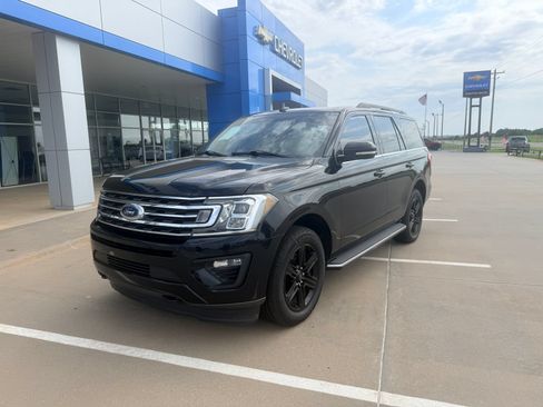 Used 2020 Ford Expedition XLT w/ Equipment Group 202A AWD/4WD image 2