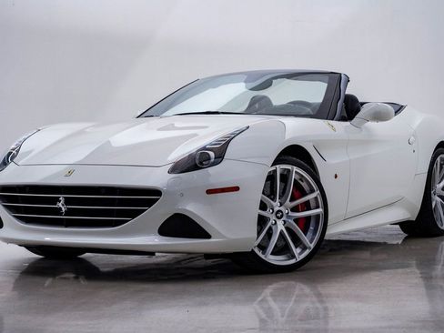 Used 2015 Ferrari California T image 1