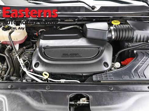 Used 2023 Chrysler Pacifica Touring-L FWD image 7