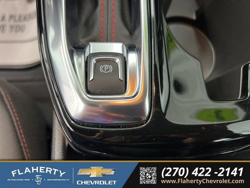 Used 2025 Chevrolet Trax RS image 31