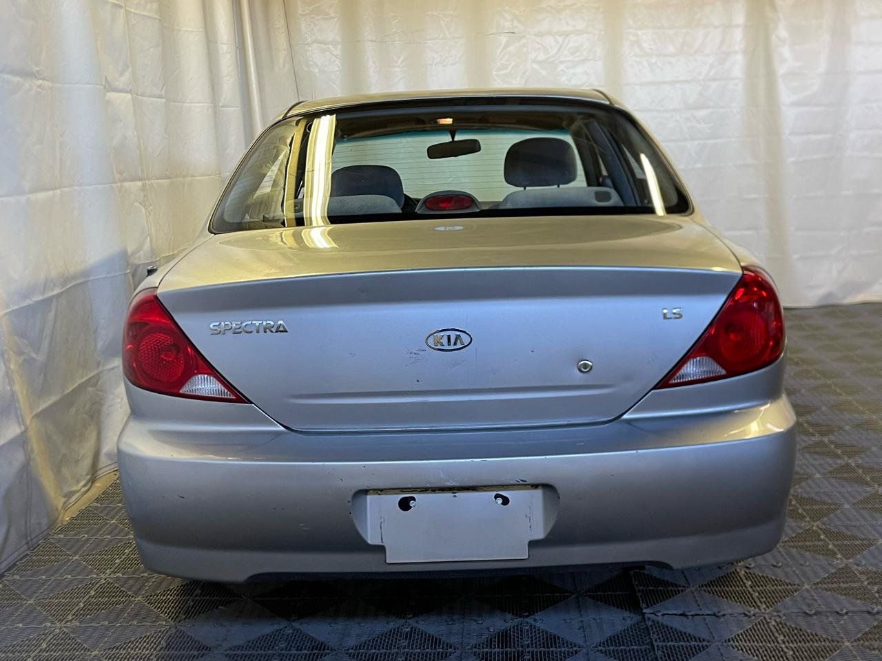 Used 2004 Kia Spectra Sedan FWD image 8