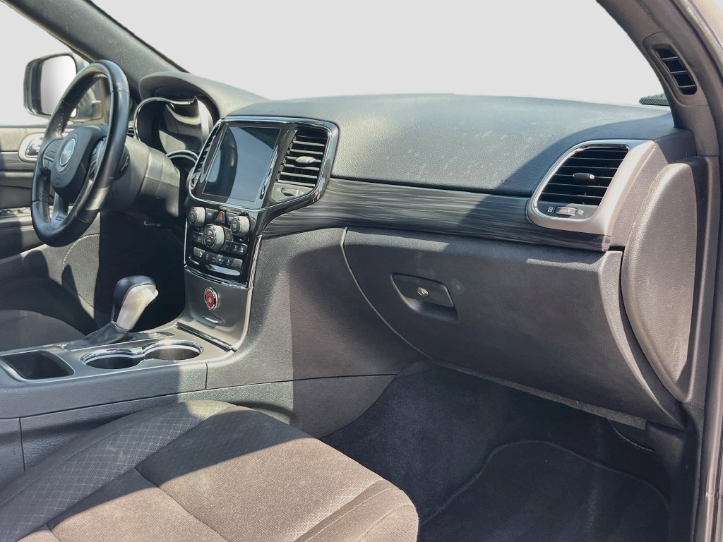 Used 2022 Jeep Grand Cherokee Laredo E AWD/4WD image 29