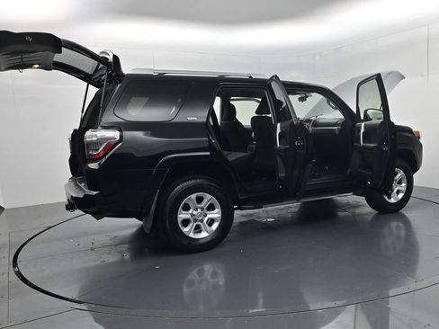 Used 2016 Toyota 4Runner SR5 AWD/4WD image 56