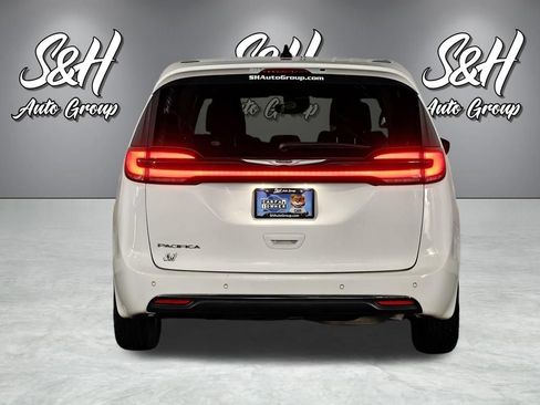 Used 2024 Chrysler Pacifica Touring-L FWD image 19