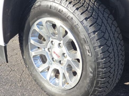 Used 2017 GMC Yukon XL SLT w/ Open Road Package image 11