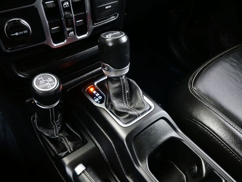 Used 2018 Jeep Wrangler Unlimited Sahara w/ Dual Top Group image 19