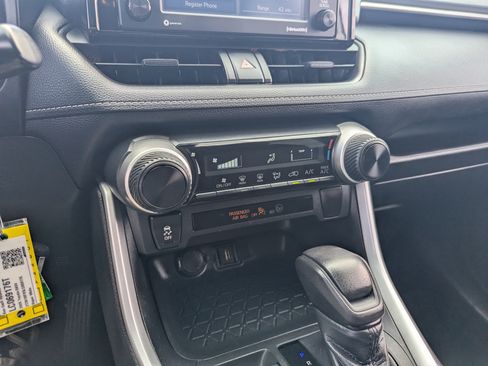 Used 2020 Toyota RAV4 LE w/ Carpet Mat Package FWD image 26