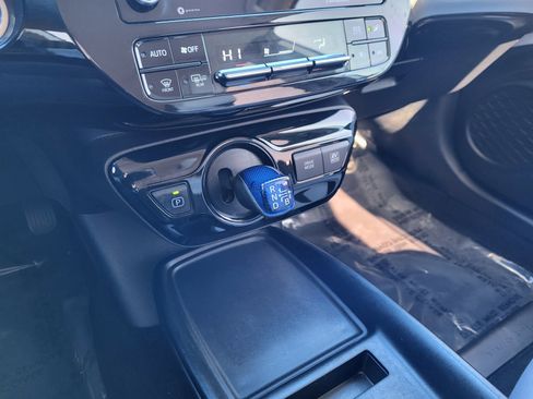 Used 2021 Toyota Prius LE image 12