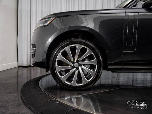 Used 2025 Land Rover Range Rover Long Wheelbase SE AWD/4WD image 7