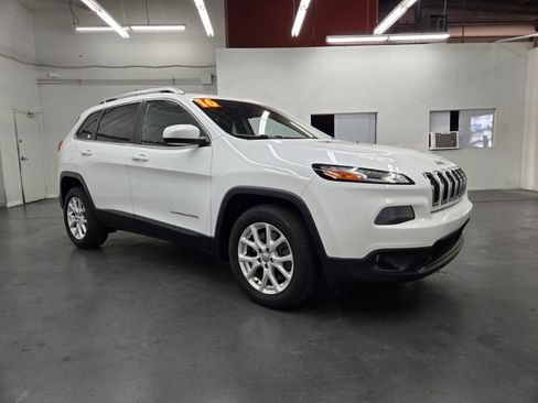 Used 2016 Jeep Cherokee Latitude w/ Comfort/Convenience Group image 4