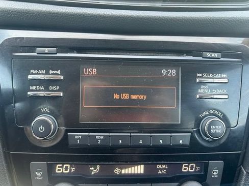 Used 2017 Nissan Rogue SV w/ SV Family Package FWD image 35