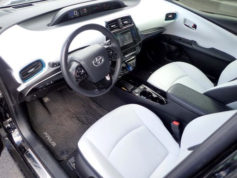 Used 2019 Toyota Prius XLE image 9