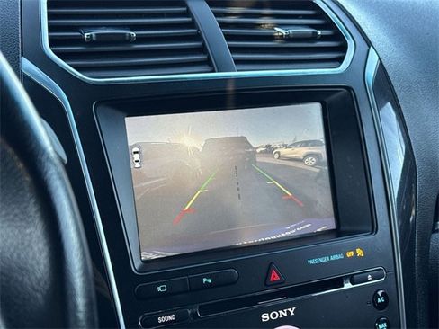 Used 2016 Ford Explorer Limited image 19