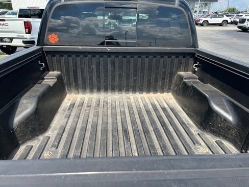 Used 2017 Toyota Tacoma TRD Off-Road w/ Premium & Technology Package RWD image 5