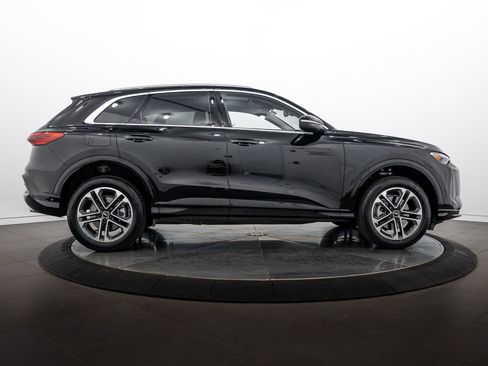 Used 2025 Audi Q5 Premium w/ Convenience Package AWD/4WD image 3