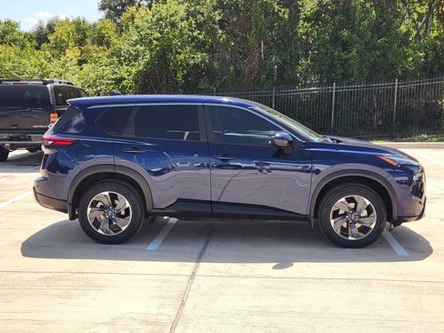 Used 2024 Nissan Rogue SV AWD/4WD image 7