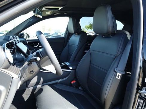 Used 2025 Mercedes-Benz GLC 300 4MATIC image 26
