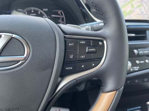 Used 2025 Lexus ES 350 Ultra Luxury FWD image 18
