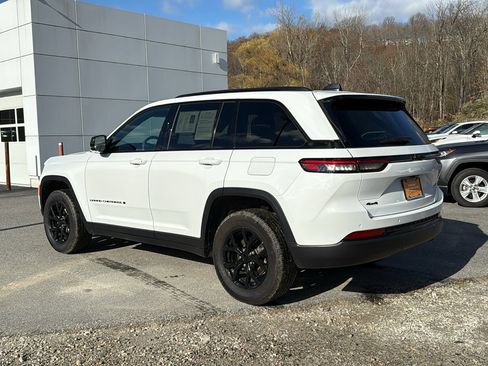 Certified 2024 Jeep Grand Cherokee Altitude image 6