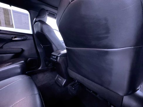 Used 2025 Toyota Highlander XSE AWD/4WD image 40
