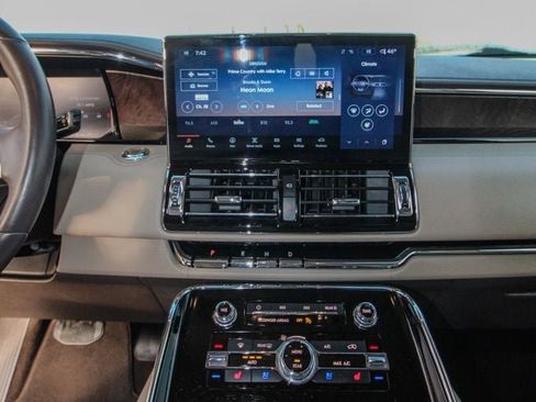 Used 2022 Lincoln Navigator 4WD image 30