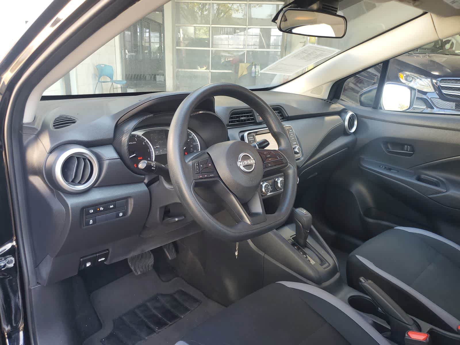 Used 2025 Nissan Versa S FWD image 2