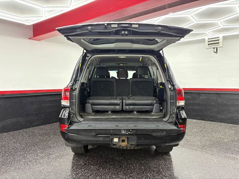 Used 2016 Toyota Land Cruiser image 16