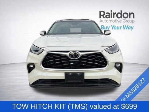 Used 2021 Toyota Highlander XLE image 2