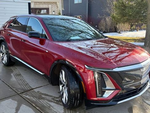 Used 2024 Cadillac Lyriq Luxury w/ LPO, Floor Liner Package image 5