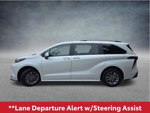 Used 2025 Toyota Sienna XLE w/ XLE Plus Package AWD/4WD image 9