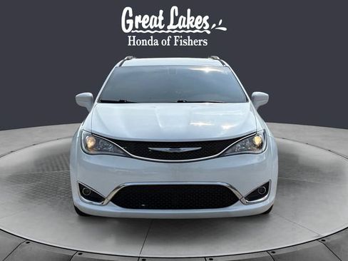 Used 2018 Chrysler Pacifica Touring-L FWD image 8