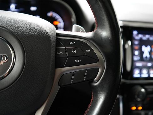 Used 2020 Jeep Grand Cherokee Trailhawk AWD/4WD image 16