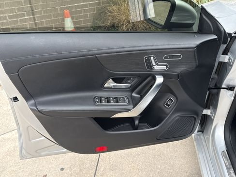 Used 2020 Mercedes-Benz CLA 250 image 5