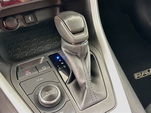 Certified 2022 Toyota RAV4 LE AWD/4WD image 15