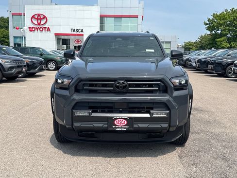 Used 2025 Toyota 4Runner SR5 AWD/4WD image 2