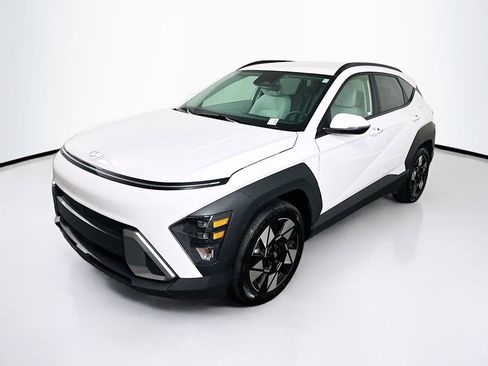 Used 2025 Hyundai Kona SEL FWD image 3