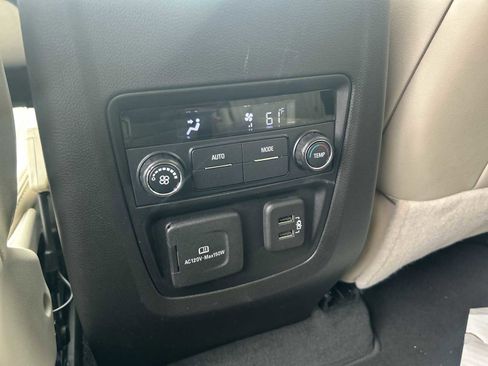 Used 2022 Buick Enclave Avenir w/ Avenir Technology Package AWD/4WD image 22