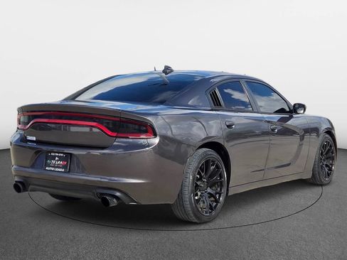 Used 2017 Dodge Charger SXT RWD image 5