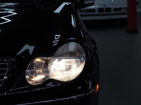 Used 2003 Mercedes-Benz C 230 Sedan image 10