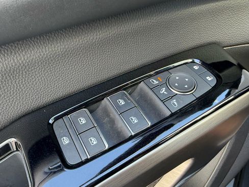 Used 2025 Nissan Pathfinder Platinum image 42