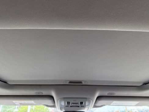 Used 2023 Toyota Highlander XLE FWD image 27