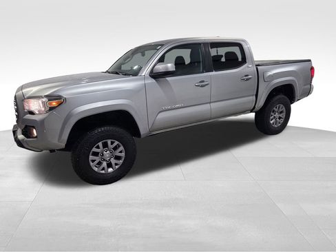 Used 2019 Toyota Tacoma SR5 image 16
